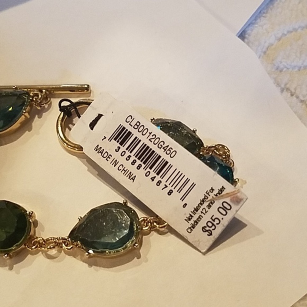 Carolee Teardrop‎ stone toggle bracelet NWT - Picture 3 of 3